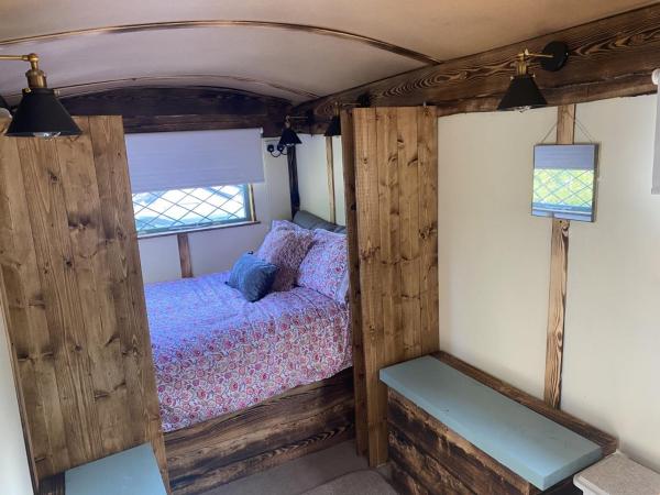 A la foto es mostra l'objecte Modern Shepherd's Hut at St Anne's situat a la ciutat de Turnchapel.
