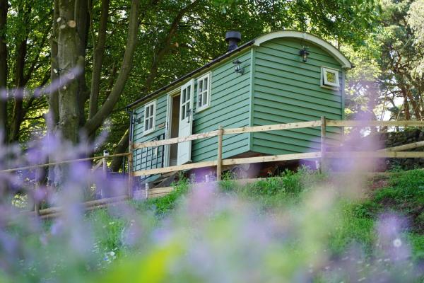 På billedet ses objektet Lavender Retreat with Private Hot Tub beliggende i byen Upper Hulme.