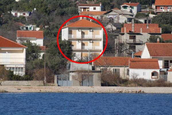 På billedet ses objektet Apartment Vinisce 1165b beliggende i byen Vinišće.