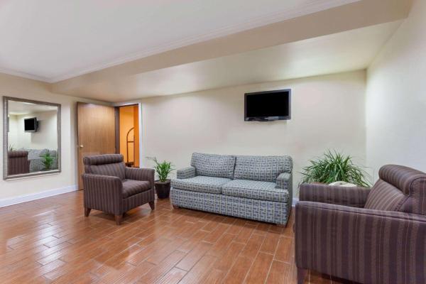 Foto 4: Super 8 by Wyndham Lexington Hamburg Area