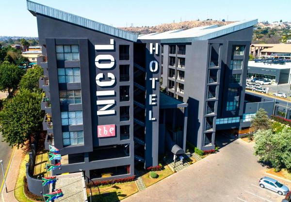 照片显示了位于Jupiter市的The Nicol Hotel and Apartments物件。