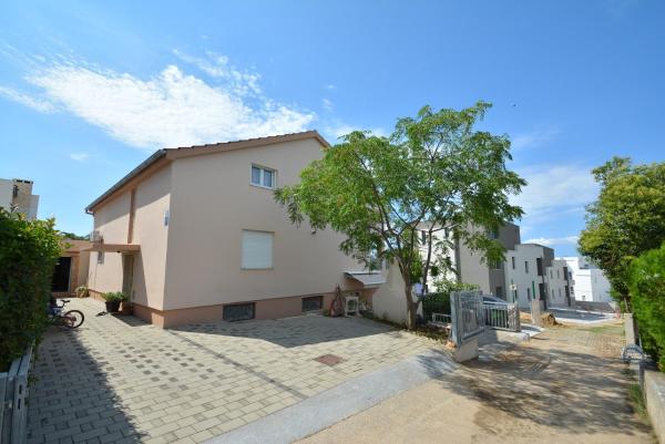 På billedet ses objektet Apartment Kozino 5893a beliggende i byen Kožino.