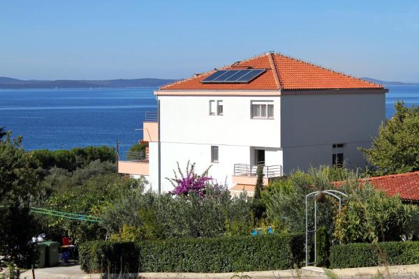 Auf dem Foto ist das Objekt Apartments by the sea Kozino, Zadar - 5750 in der Stadt Petrčane zu sehen.