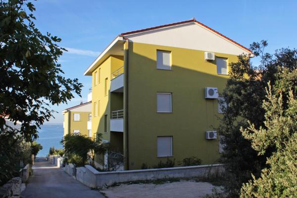 Auf dem Foto ist das Objekt Apartments by the sea Kozino, Zadar - 5755 in der Stadt Petrčane zu sehen.