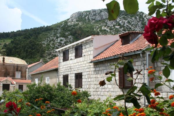 På billedet ses objektet Apartments by the sea Trstenik, Peljesac - 4567 beliggende i byen Trstenik.