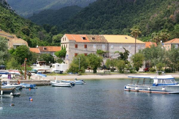 Kuvassa näkyy kohde Apartments by the sea Trstenik, Peljesac - 4511, joka sijaitsee kaupungissa Trstenik.