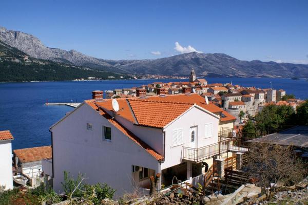 A la foto es mostra l'objecte Apartments by the sea Korcula - 4367 situat a la ciutat de Korčula.