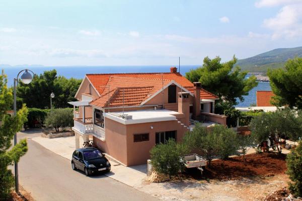 På bildet vises objektet Apartments with parking space Zavalatica, Korcula - 4453 som ligger i byen Zavalatica.