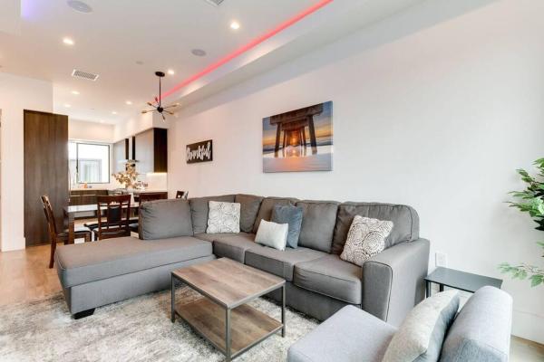 3 Luxury Modern Homes 12 Bedrooms & Rooftop Decks - Beverly Hills, CA