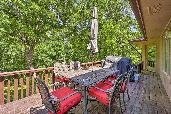 Lakefront Getaway W/ Private Dock & Kayaks! - Decatur, AR