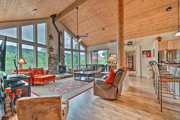 Στη φωτογραφία φαίνεται το αντικείμενο Fire Pit, Deck and Grill Serene Prescott Cabin! που βρίσκεται στην πόλη Walker.