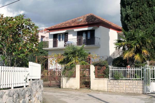Na zdjęciu widoczny jest obiekt Apartments by the sea Zadar - Diklo, Zadar - 5926 położony w mieście Diklo.
