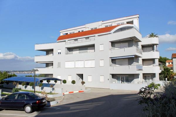 写真にはSmirić市にあるApartments with a parking space Zadar - 5932が写っています。