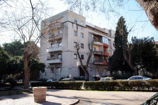 На фото показан объект Apartments with WiFi Split - 6028, расположенный в городе Сплит.