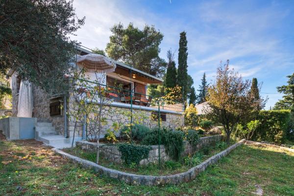 A la foto es mostra l'objecte Holiday house with a parking space Postira, Brac - 6052 situat a la ciutat de Postira.