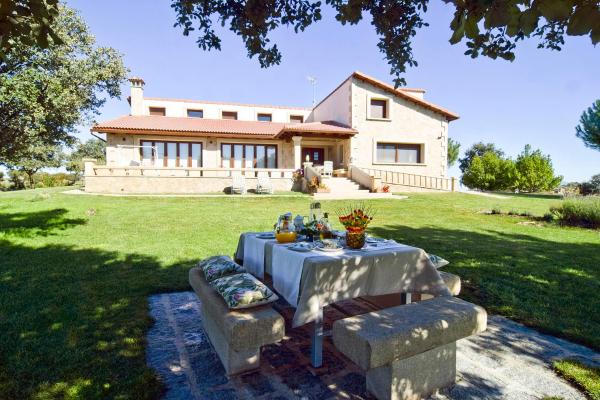 A la foto es mostra l'objecte Casa Entre Piedras y Estrellas situat a la ciutat de Alaraz.