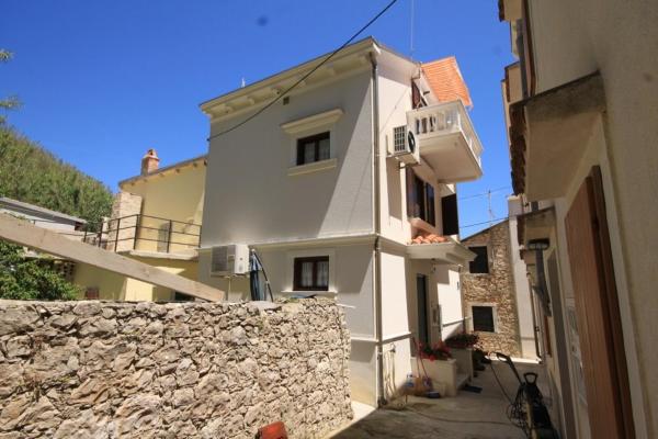 写真にはスサク市にあるApartment Susak 8047aが写っています。
