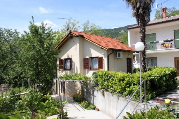 En la foto se muestra el objeto Apartments with a swimming pool Lovran, Opatija - 7707 ubicado en la ciudad de Lovran.