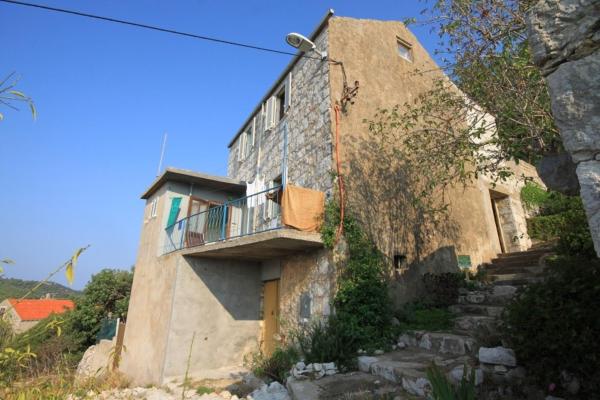 Nella foto è visibile l'oggetto Holiday apartments Lastovo - 7790 situato nella città di Lastovo.