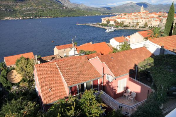 A la foto es mostra l'objecte Apartments by the sea Korcula - 9160 situat a la ciutat de Korčula.