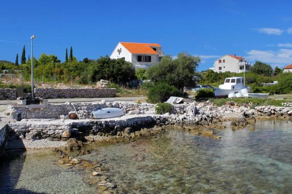 Na fotografii je vidět objekt Apartments by the sea Kneza, Korcula - 9185 nacházející se ve městě Račišće.