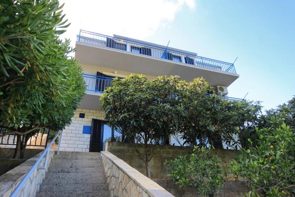Na fotografii je vidět objekt Apartments by the sea Prigradica, Korcula - 9288 nacházející se ve městě Blato.