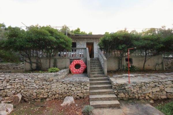 Na fotografii je vidět objekt Seaside holiday house Crnja Luka, Korcula - 9289 nacházející se ve městě Blato.