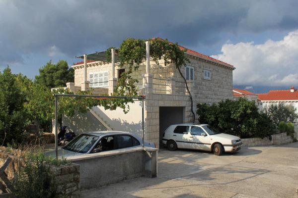 På billedet ses objektet Apartments by the sea Lumbarda, Korcula - 9295 beliggende i byen Lumbarda.