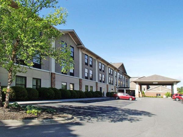 Na zdjęciu widoczny jest obiekt Quality Inn & Suites Boone - University Area położony w mieście Boone.