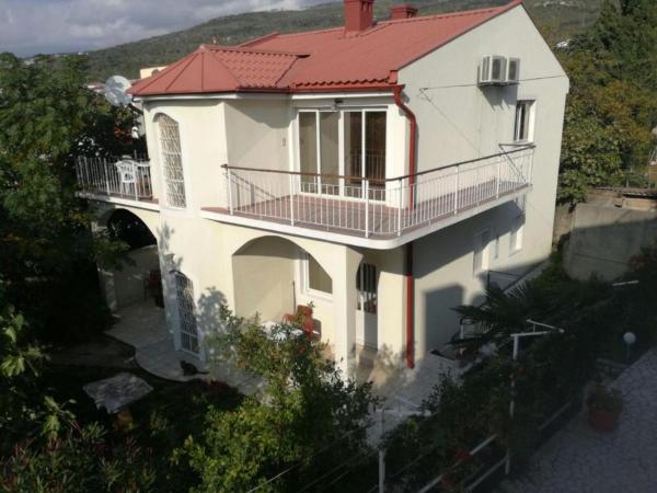 Na fotografii je vidět objekt Apartmani Marijana, Matkino 13A nacházející se ve městě Selce.