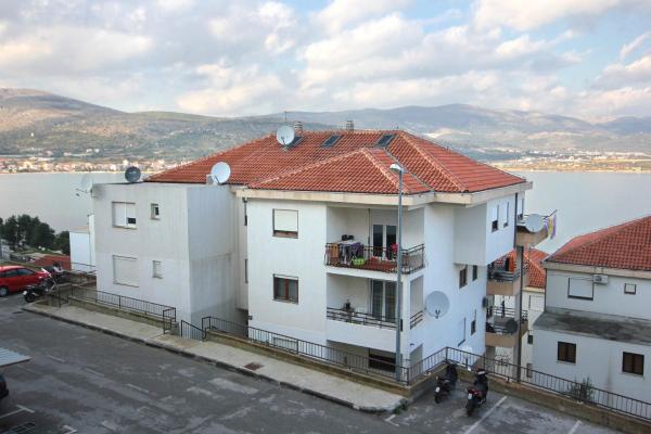Na fotografii je vidět objekt Apartments by the sea Mastrinka, Ciovo - 9447 nacházející se ve městě Trogir.