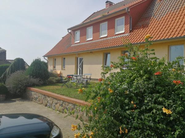 På bilden syns objektet Jennys Hofladen som ligger i staden Karnin (Usedom).