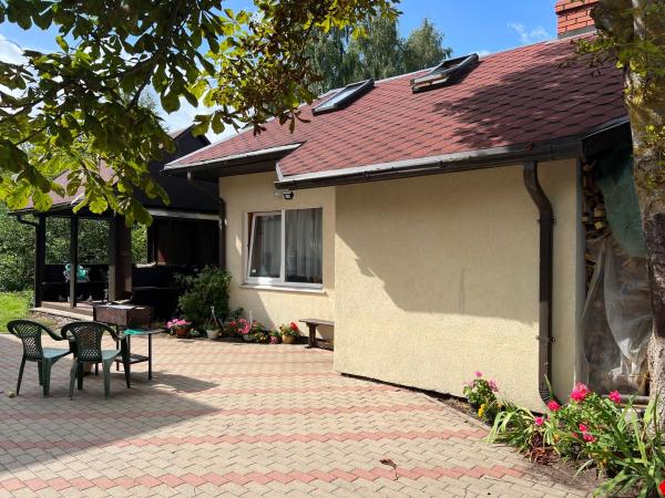 Kuvassa näkyy kohde Ragaciems Guest house Beach 5 min Viesu māja pie jūras Апартаменты у моря, joka sijaitsee kaupungissa Ragaciems.