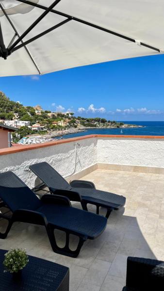 A la foto es mostra l'objecte La Casetta sul Golfo situat a la ciutat de Sferracavallo.