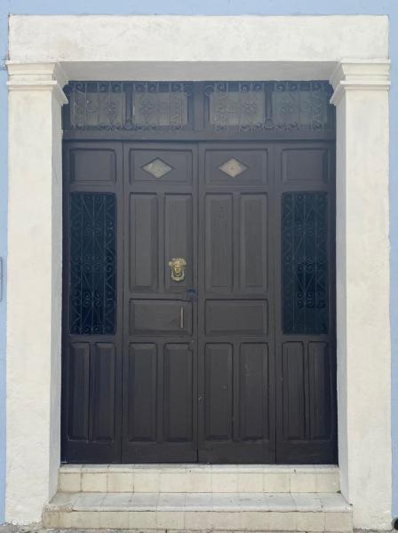 The photo shows the Casa María en Centro Histórico located in the city of Campeche.