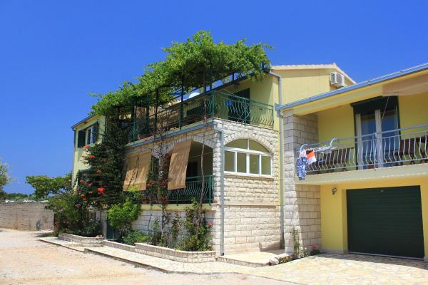 Na fotografii je vidět objekt Apartments by the sea Loviste, Peljesac - 10255 nacházející se ve městě Lovište.