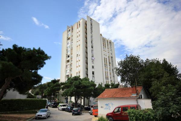 Στη φωτογραφία φαίνεται το αντικείμενο Holiday apartments Split - 10315 που βρίσκεται στην πόλη Σπλιτ.