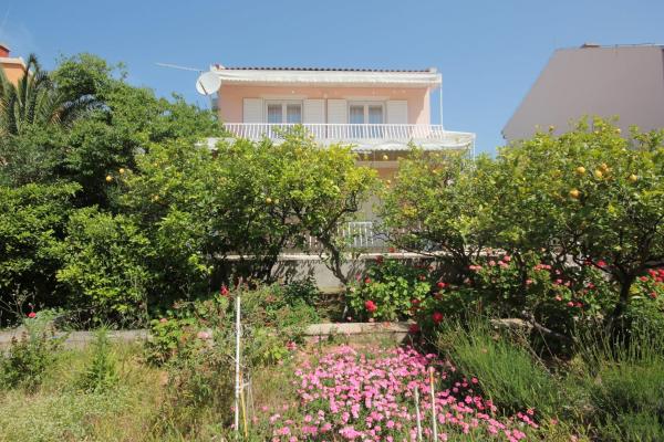 På billedet ses objektet Apartments with parking space Orebic, Peljesac - 10070 beliggende i byen Orebić.
