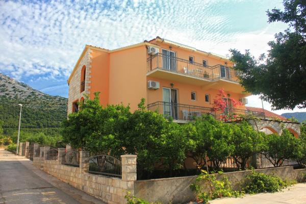 På billedet ses objektet Apartments with parking space Orebic, Peljesac - 10194 beliggende i byen Orebić.