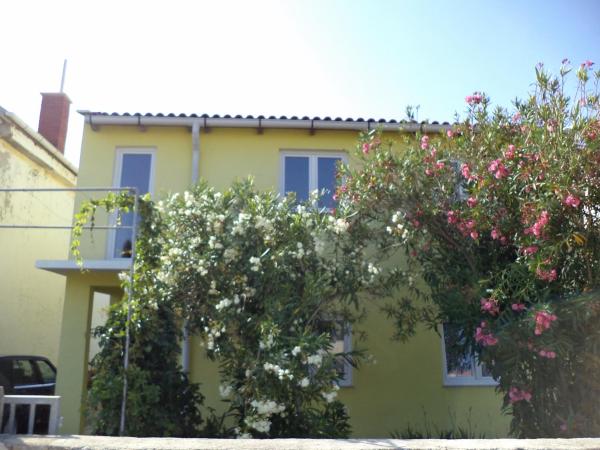 A la foto es mostra l'objecte Apartments with parking space Vir - 11812 situat a la ciutat de Vir.