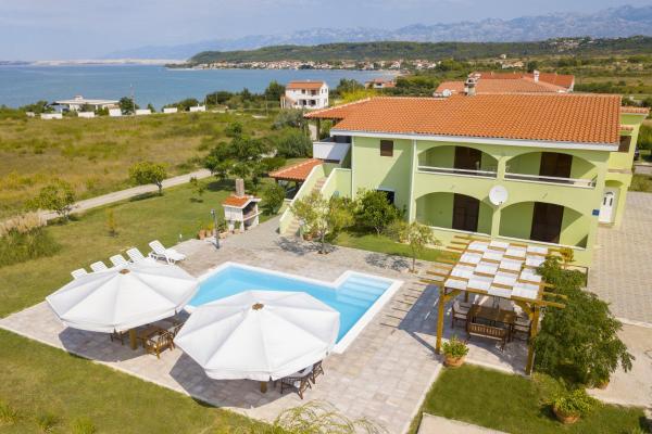 A la foto es mostra l'objecte Seaside apartments with a swimming pool Ljubac, Zadar - 11922 situat a la ciutat de Ražanac.