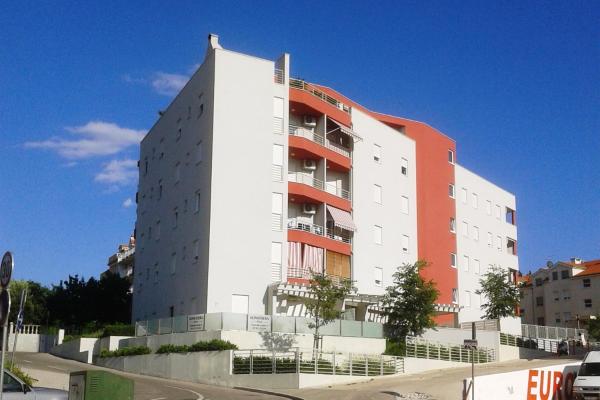 На фото показан объект Apartments with WiFi Split - 12072, расположенный в городе Сплит.