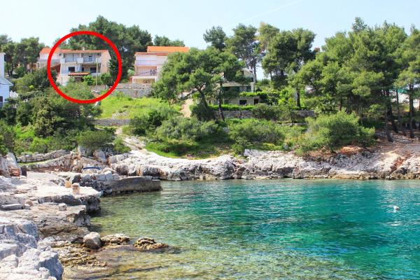 En la foto se muestra el objeto Apartments by the sea Basina, Hvar - 11817 ubicado en la ciudad de Vrbanj.