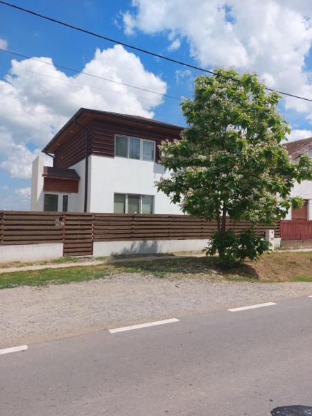 Na zdjęciu widoczny jest obiekt VILA ONIX położony w mieście Săcueni.