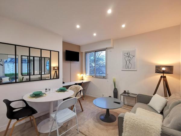 På billedet ses objektet La Verrière - cocon lumineux & confort - balcon et parking gratuit sur place beliggende i byen Angers.