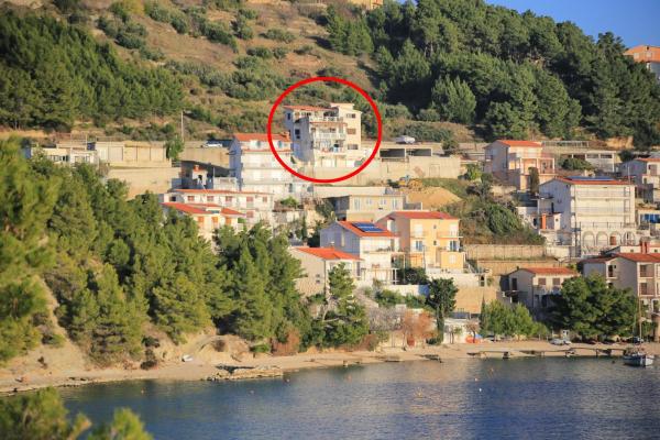 På billedet ses objektet Apartments by the sea Stanici, Omis - 12723 beliggende i byen Omiš.