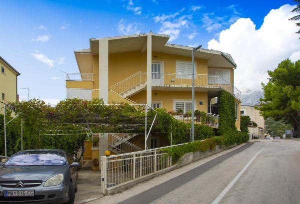 A la foto es mostra l'objecte Apartments with parking space Podgora, Makarska - 12816 situat a la ciutat de Podgora.