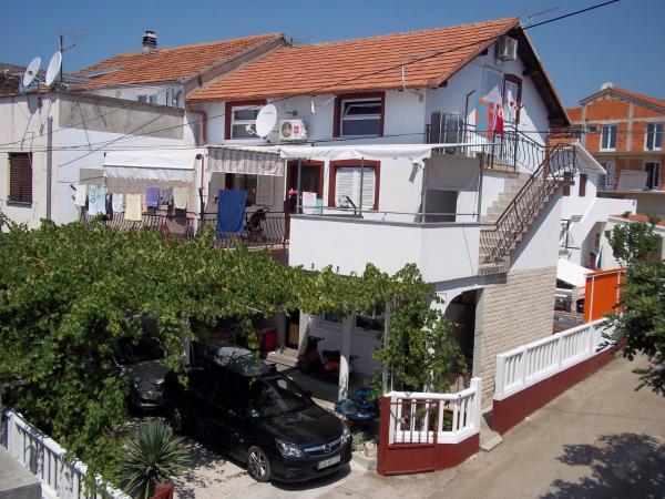 A la foto es mostra l'objecte Apartments with parking space Vodice - 12926 situat a la ciutat de Vodice.