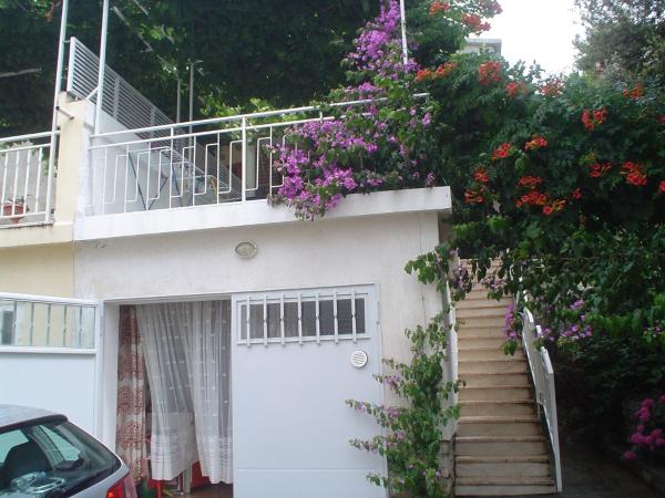 På bildet vises objektet Apartments by the sea Grebastica, Sibenik - 13270 som ligger i byen Bašelovići.