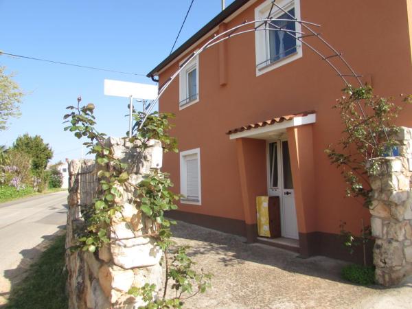 照片显示了位于Petrovija市的Apartments with a parking space Petrovija, Umag - 13328物件。